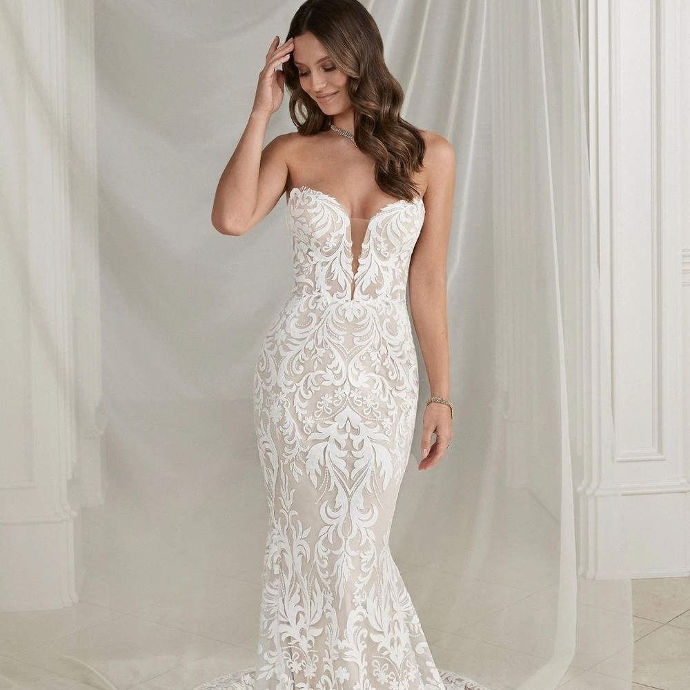 Elegant White Lace Wedding Dress